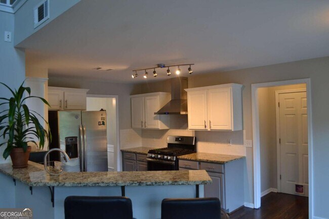 Building Photo - 1620 Grand Jct