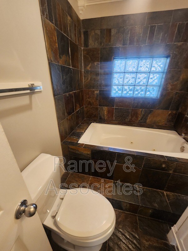 Building Photo - 3022 Betty Ln