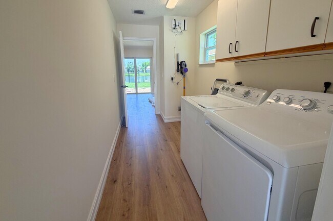 Building Photo - 9505 Majestic Way
