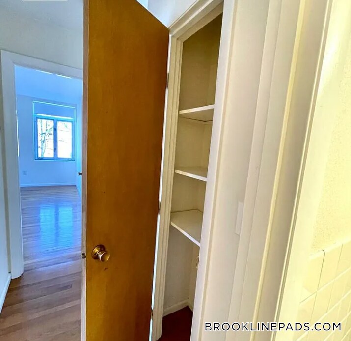 Building Photo - 35 Vernon St