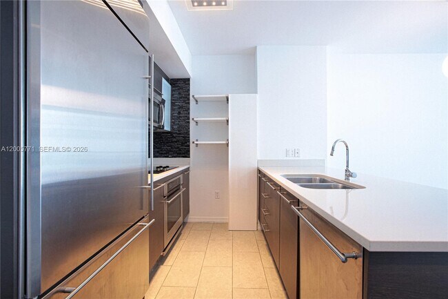 Building Photo - 500 Brickell Ave