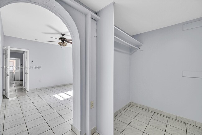 Building Photo - 319 NE 171 St