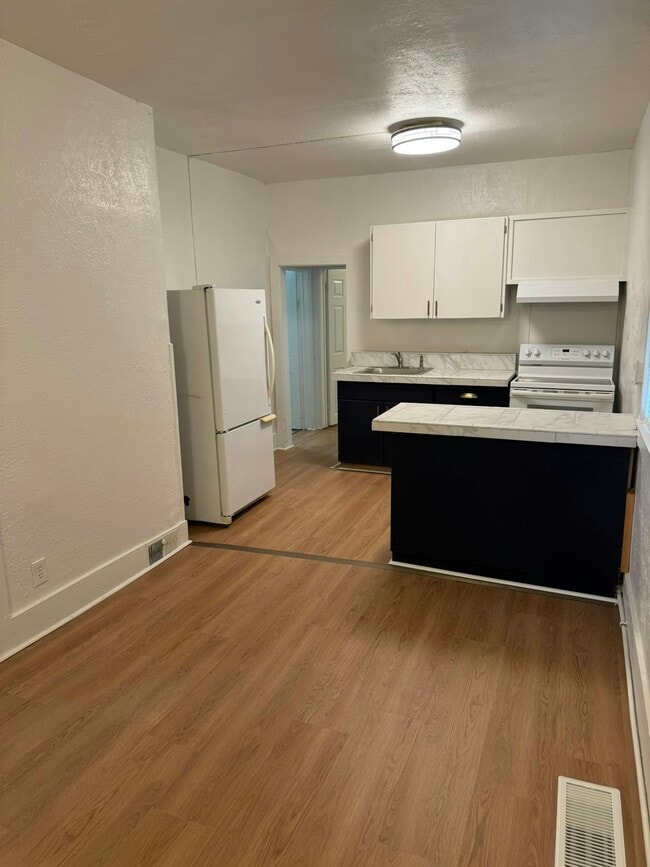 Building Photo - 2203 W Mallon Ave