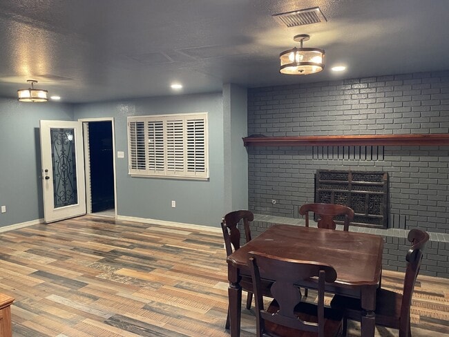 Building Photo - 9517 Mcintosh Dr