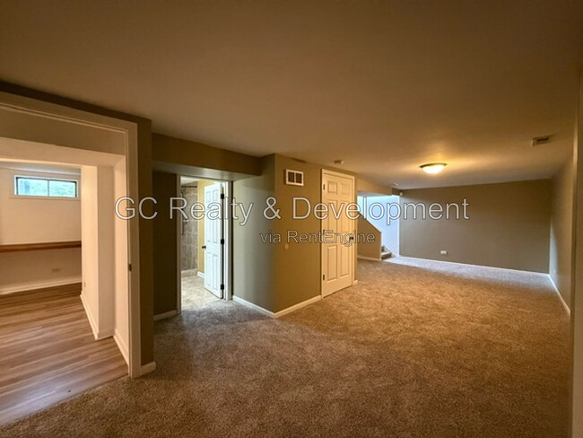 Building Photo - 689 Laurel Ave