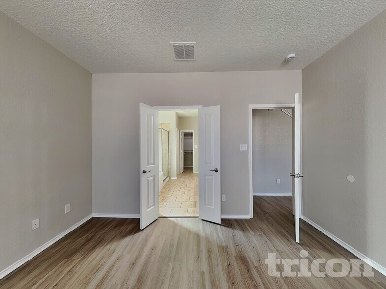 Building Photo - 584 Saddlehorn Way