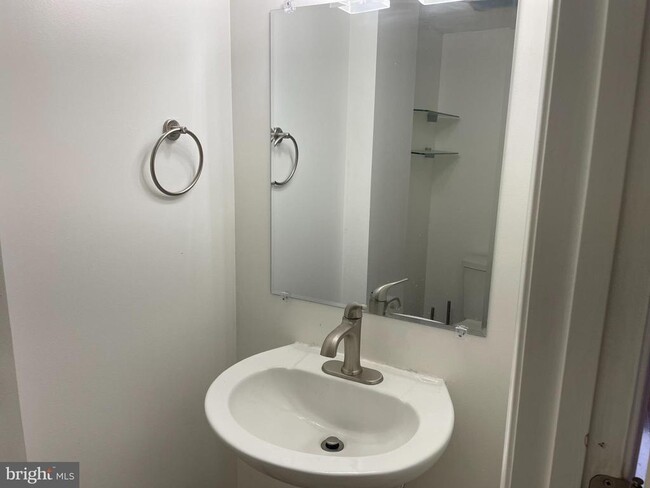 Building Photo - 5617 7th Pl S