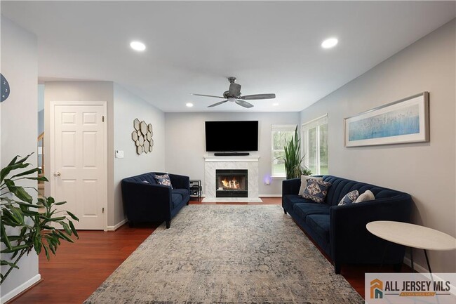 Building Photo - 160 Buttonwood Dr