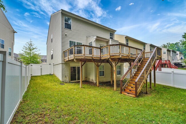 Building Photo - 3461 Eagle Ridge Dr