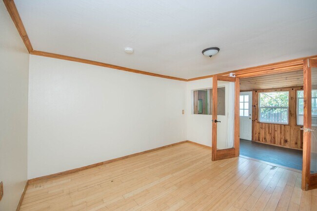 Building Photo - 2599 Huntington Dr
