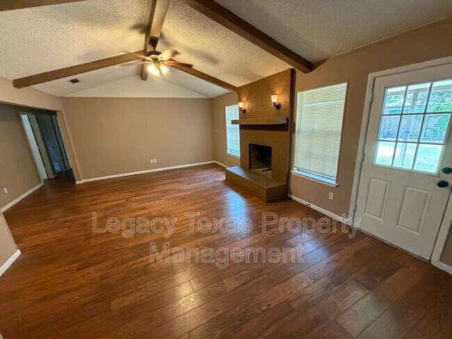 Building Photo - 513 Willow Cir W