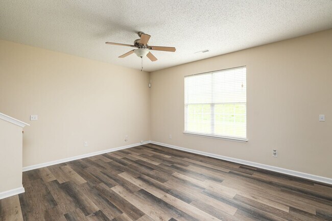Building Photo - Spacious 3-Bedroom Home with Garage in Desirable Greensboro Neighborhood!