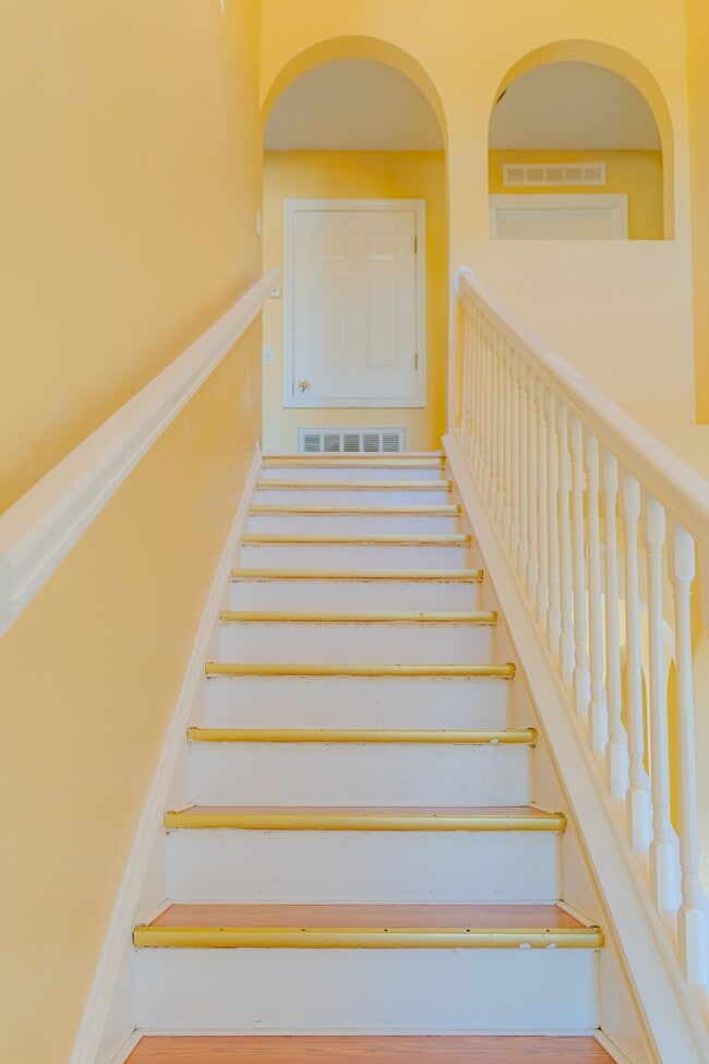 Building Photo - 274 Curtis Ave