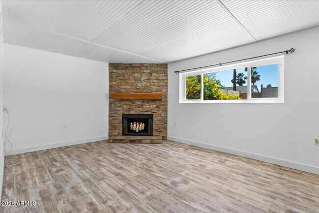 Building Photo - 1041 E Kristal Way