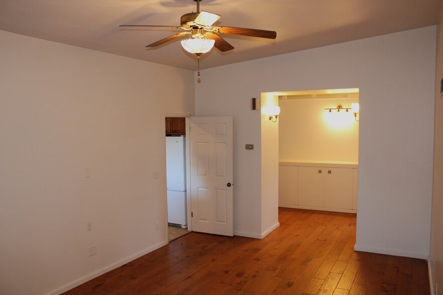 Building Photo - 1219 1st St