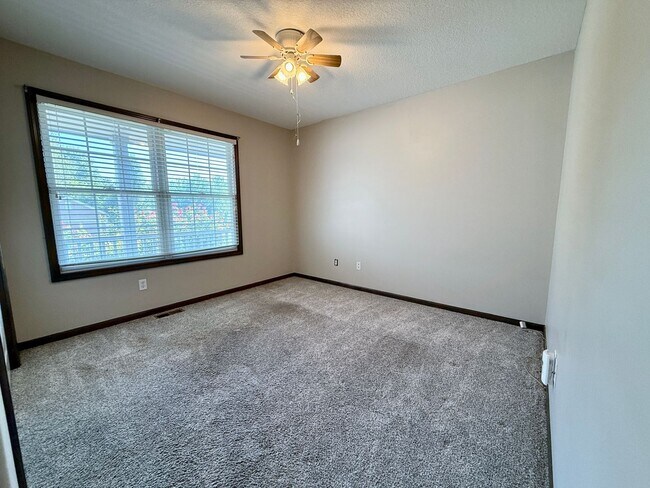 Building Photo - 1303 Cottonwood Ave