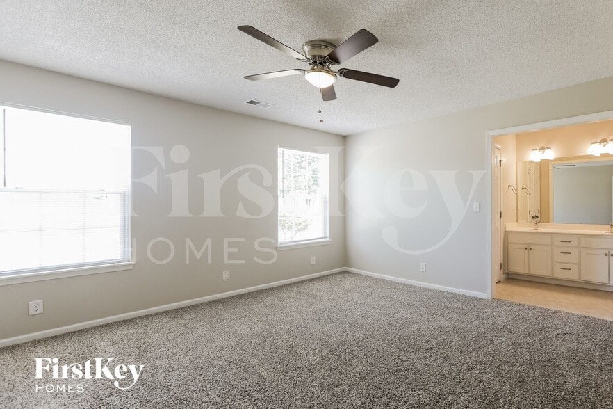 Building Photo - 724 Bristol Dr