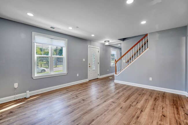Building Photo - 112 Fox Way