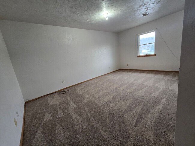 Building Photo - 535 New Alexandria Rd