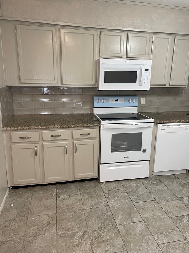 Building Photo - 2343 Briarwest Blvd