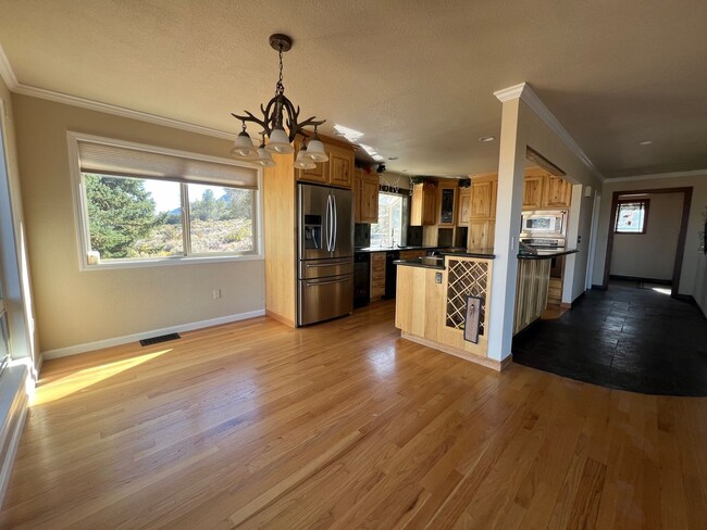 Building Photo - Incredible Views! 3/2.5/2 Home on Kingsbury!