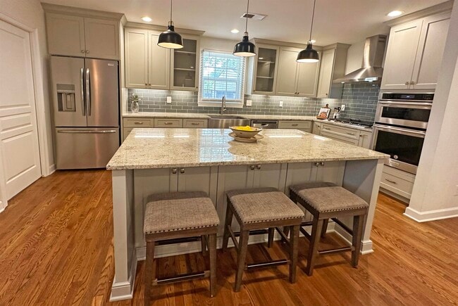 Building Photo - 3815 Montclair Dr