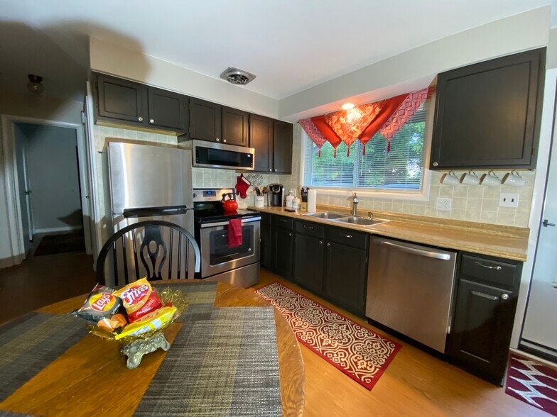 Kitchen - 75571 Van Dyke Rd