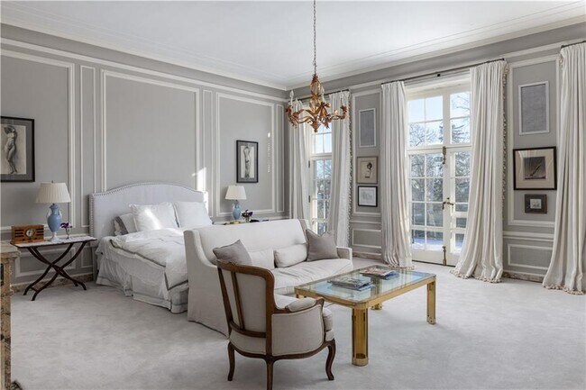 Building Photo - 115 Narragansett Ave