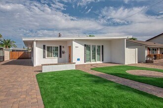Building Photo - Beautiful Bungalow Home with Heated Pool on Golf Course