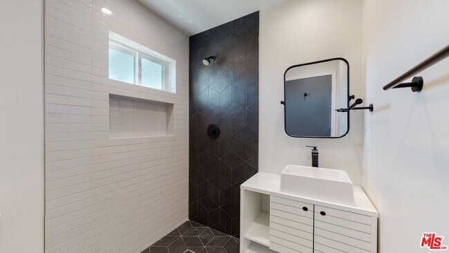 Building Photo - 2304 Hauser Blvd