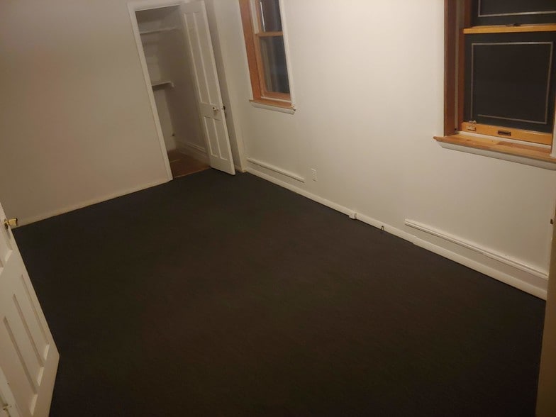 Building Photo - 1549 Kemble St