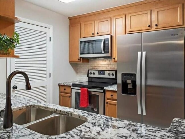 Building Photo - 515 Granville Ct