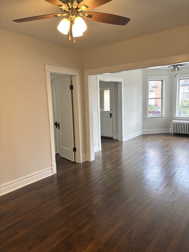 Building Photo - 2737 W Belmont Ave