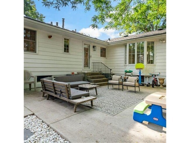 Building Photo - 4520 Vandervork Ave