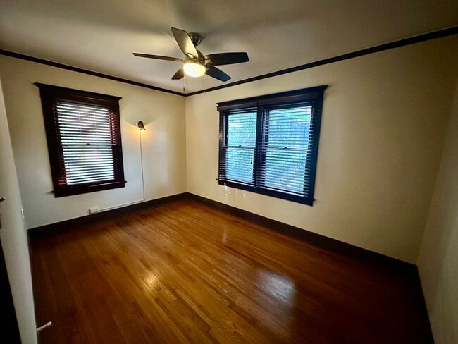 Building Photo - Quiet bungalow living in Historic Carroll Park