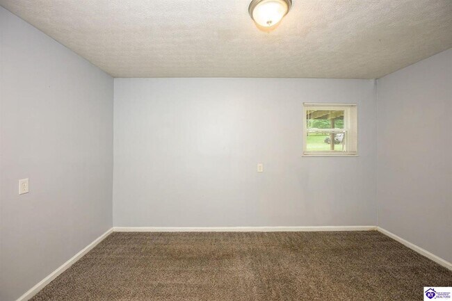 Building Photo - 244 Pinewood Dr