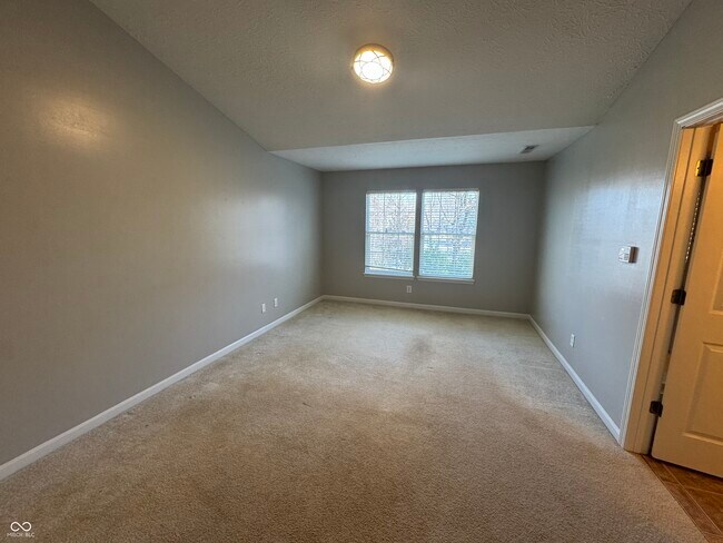 Building Photo - 7435 Sycamore Run Dr