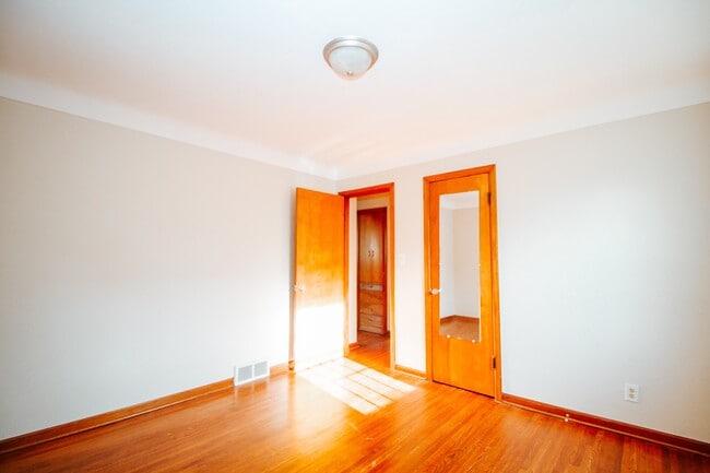 Building Photo - 2303 Mellwood Ave