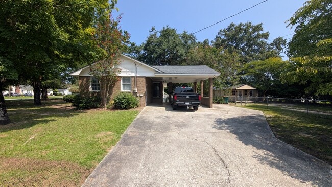 Building Photo - 2622 Kingston Dr