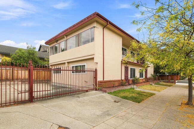 Building Photo - 2727 McGee Ave