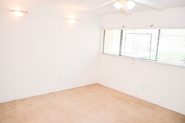 Building Photo - C2508  Bldg I  Unit 50 Grantwood