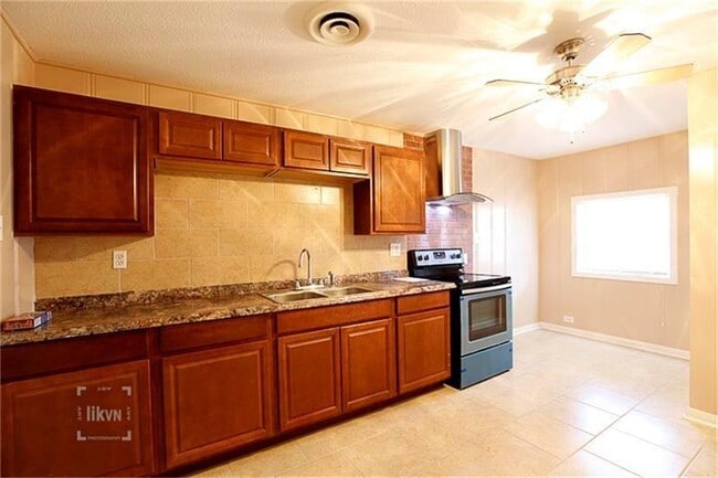 Building Photo - 3216 Avenue I