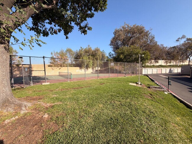 Building Photo - 2 Bed, 2 Bath Fullerton Condo For Rent w/ ...