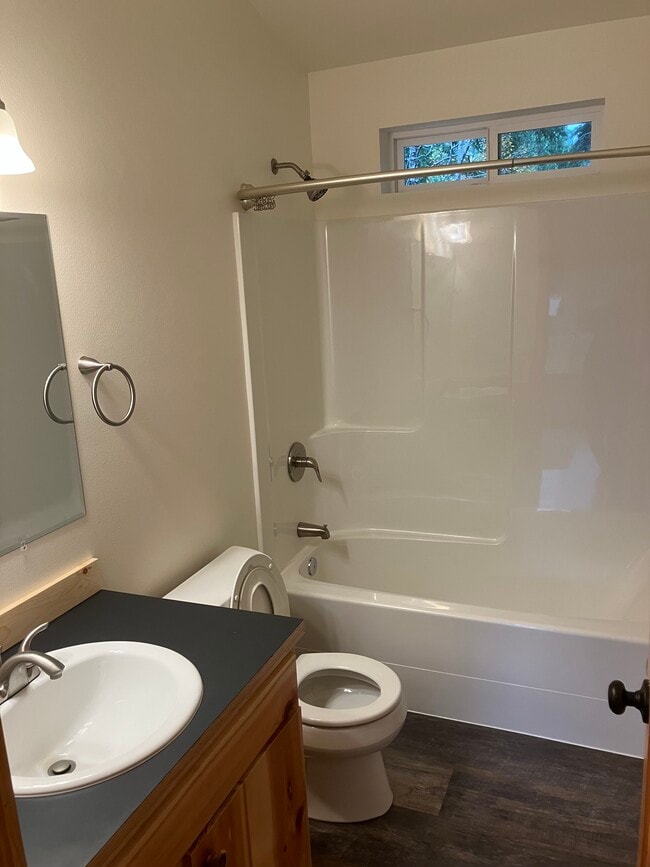 Building Photo - 3764 Biz Point Rd