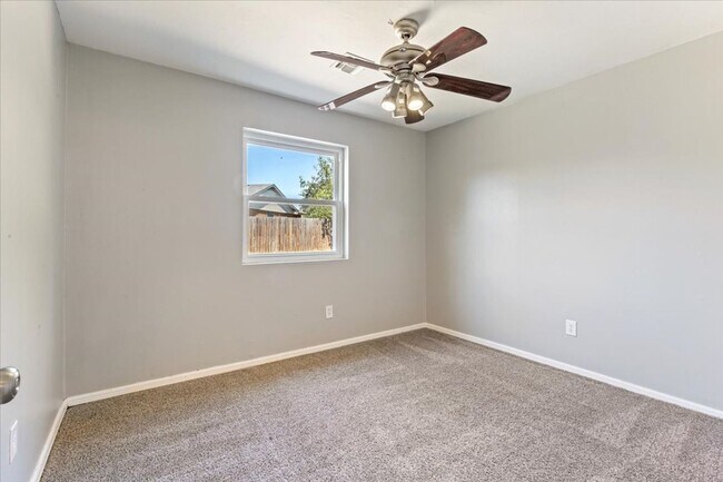 Building Photo - 6815 SW Fenwick- AVAILABLE NOW!