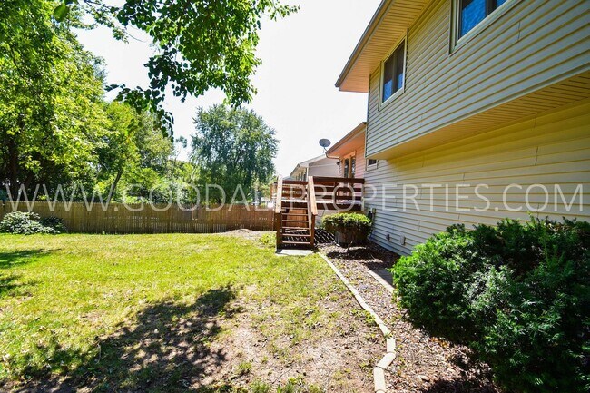 Building Photo - 3 Bedroom, 1.5 Bath Home in West Des Moines