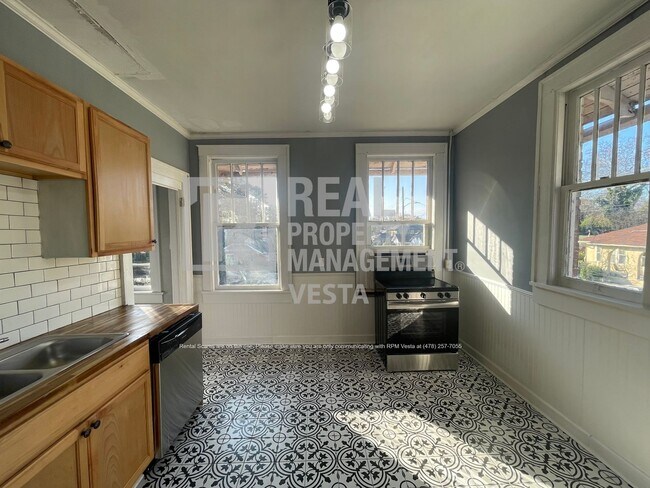 Building Photo - 2694 Cherokee Ave