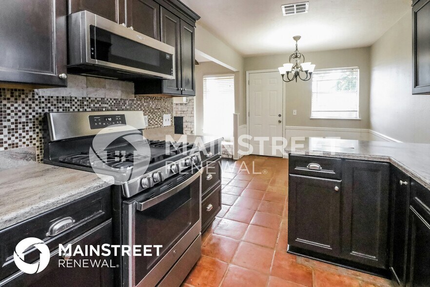 Building Photo - 828 SE 9th St