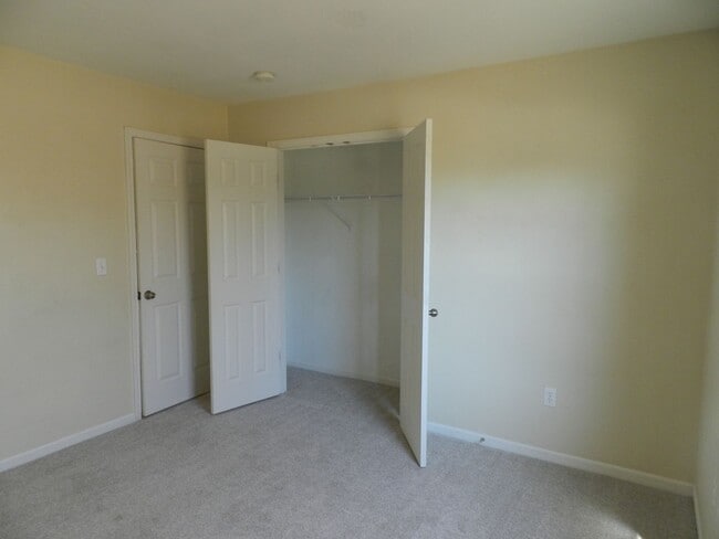 Building Photo - 24430 Tanglewood Rd