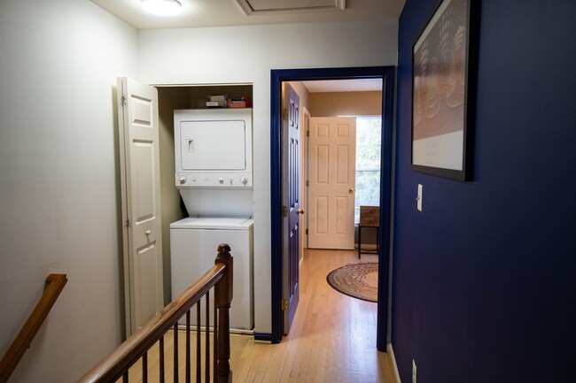 Building Photo - 8538 Towne Manor Ct